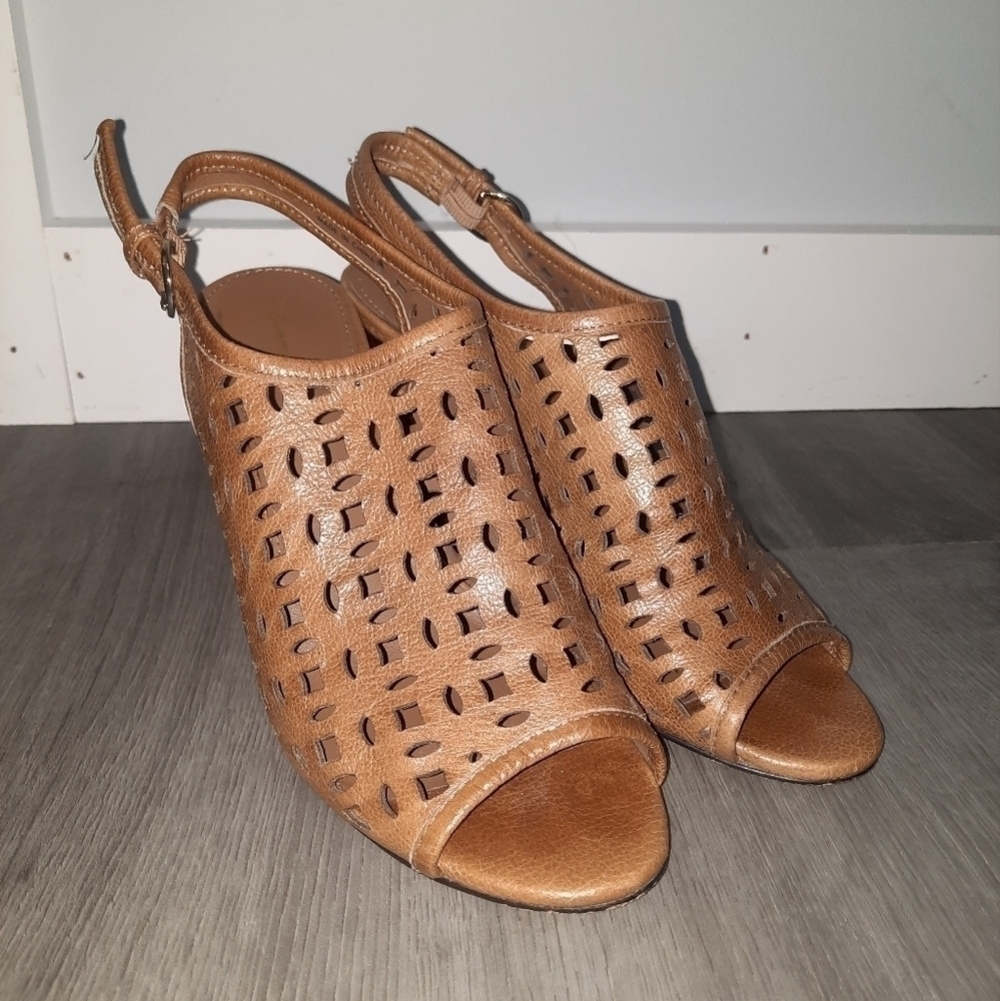 Tommy Bahama Cayman Slingback Leather Cutout Wedge Heels